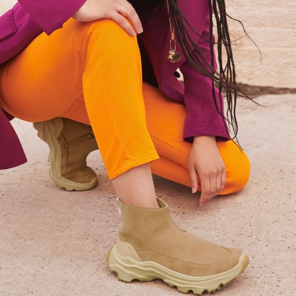 SOREL kinetic breakthru acadia waterproof suede women’s tan boots Size 10